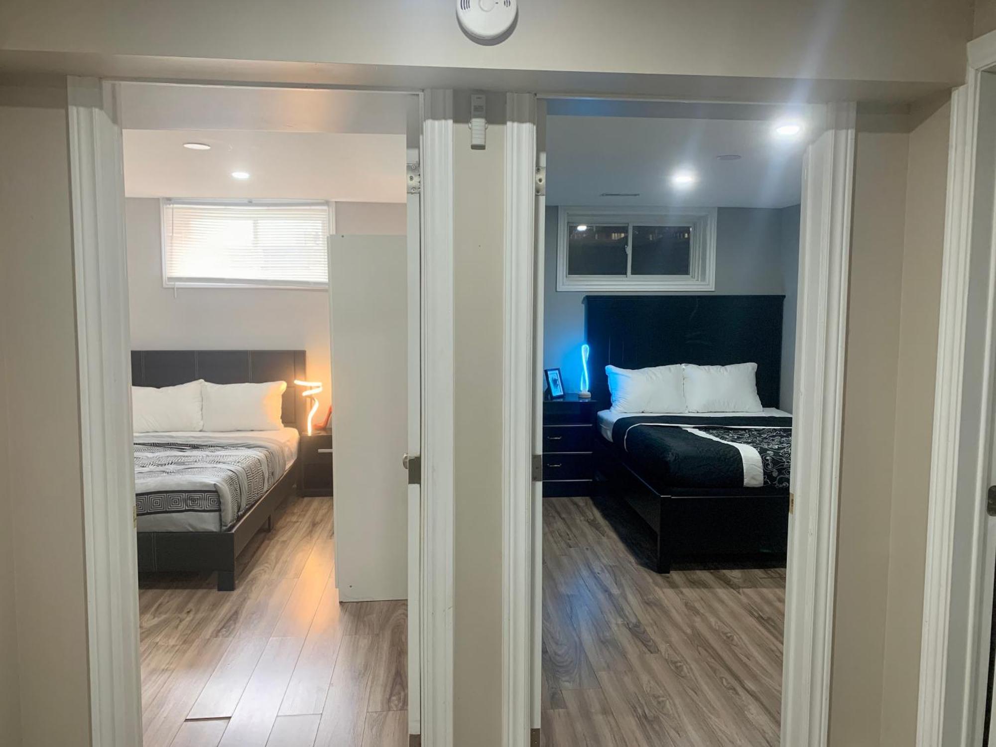 גואלף 1 Room In A Cozy And Beautiful Basement מראה חיצוני תמונה